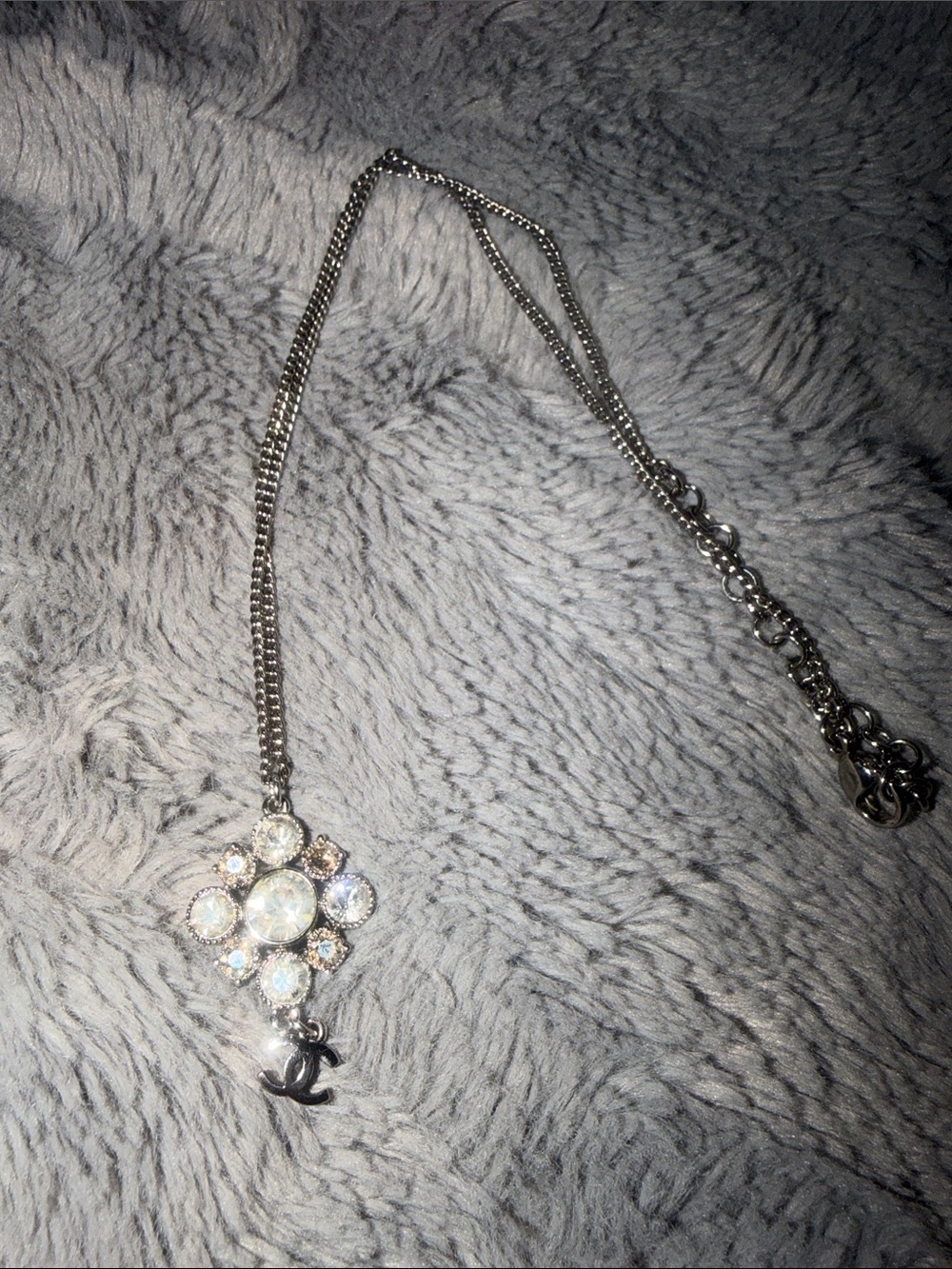 Preloved Chanel Silver n champagne color Pendant Necklace adjustable.7,8,9”